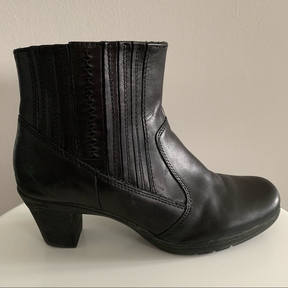 Clarks - Black Leather Ankle Boots with Heel - Size 8M - Picture 2 of 12